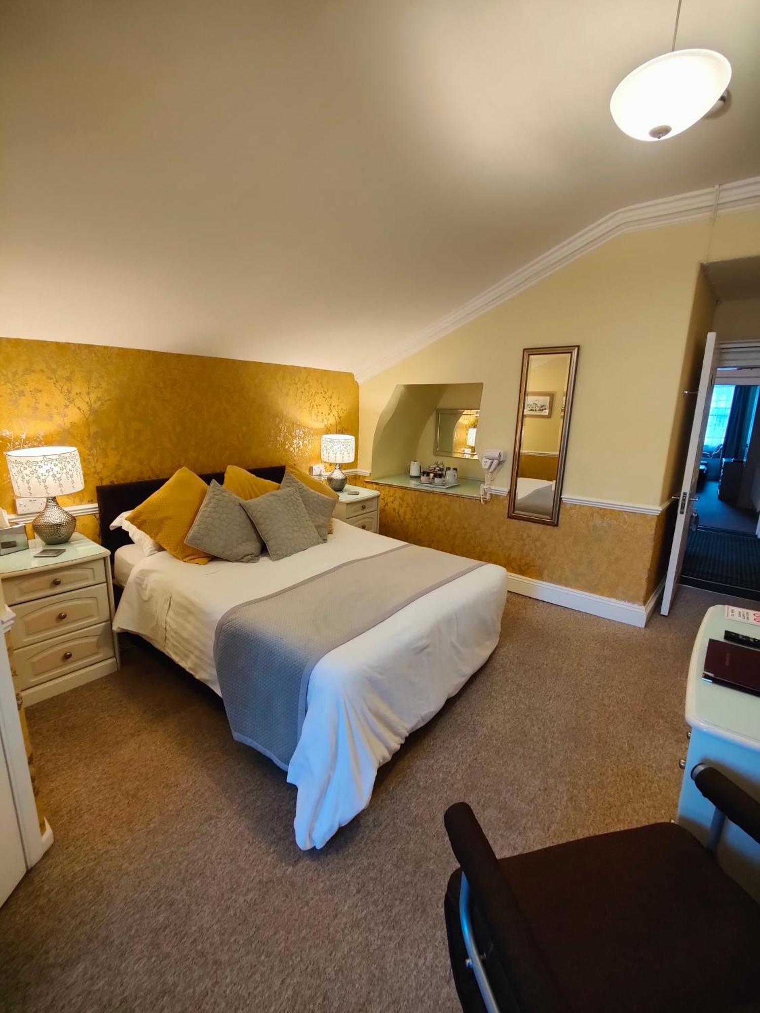 The Pack O' Cards Hotell Combe Martin Exteriör bild