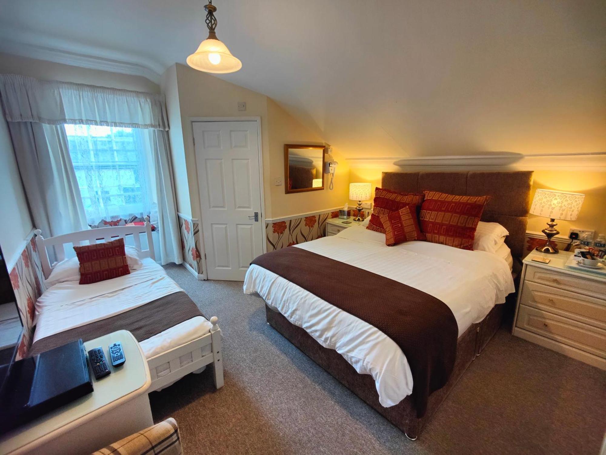 The Pack O' Cards Hotell Combe Martin Exteriör bild