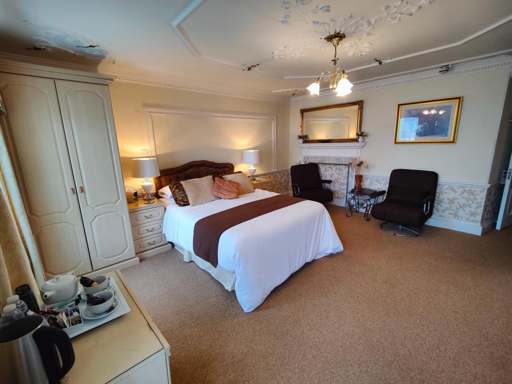 The Pack O' Cards Hotell Combe Martin Exteriör bild